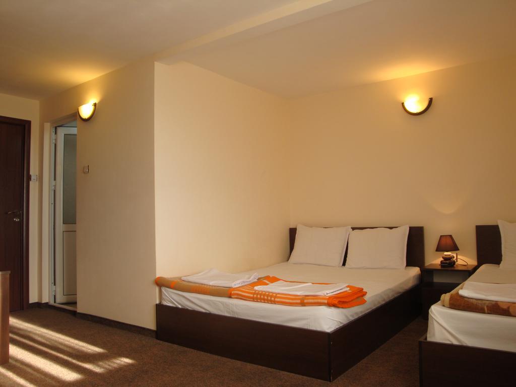 Family Hotel Diana Lyaskovo  Exterior foto