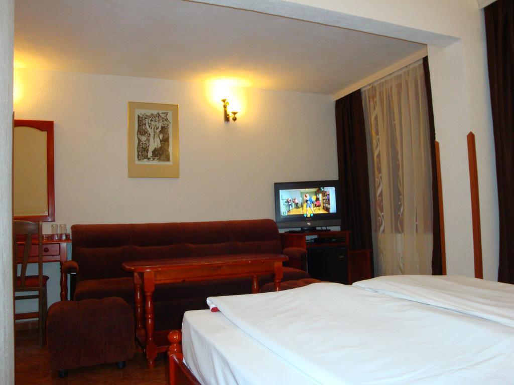 Family Hotel Diana Lyaskovo  Exterior foto