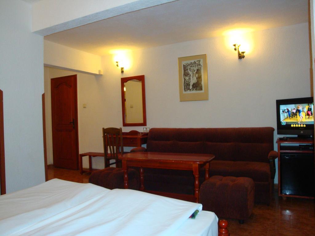 Family Hotel Diana Lyaskovo  Exterior foto